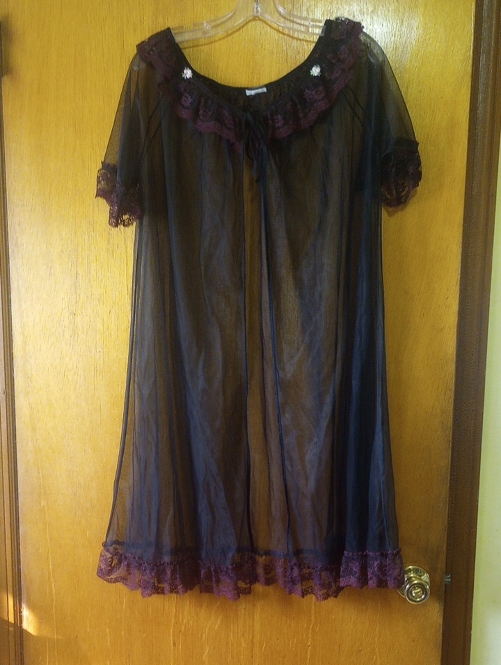 Classic Traditional Sheer Black Vintage Summer Robe w/ Floral Lace & Bow, Med?